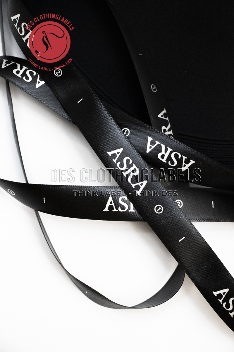 In nhiều thiết kế trên cùng 1 cuộn nhãn, nhãn in 1 cuộn nhiều size